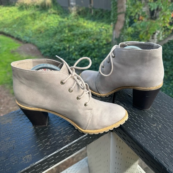Restricted Women’s Gray Taupe Lace Up Heeled Booties‎ Size 6.5 - Picture 8 of 10